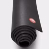 111011010-mats-pro71-black-02.webp Коврик для йоги Manduka PRO Black 6mm