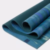 135051_eko_2.0_5mm-71-bluetoadmarble_04.webp Коврик для йоги Manduka eKO Blue Toad Marble 5 mm