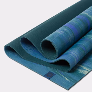 135051_eko_2.0_5mm-71-bluetoadmarble_04.webp Saltea Yoga Manduka eKO Blue Toad Marbled 5 mm