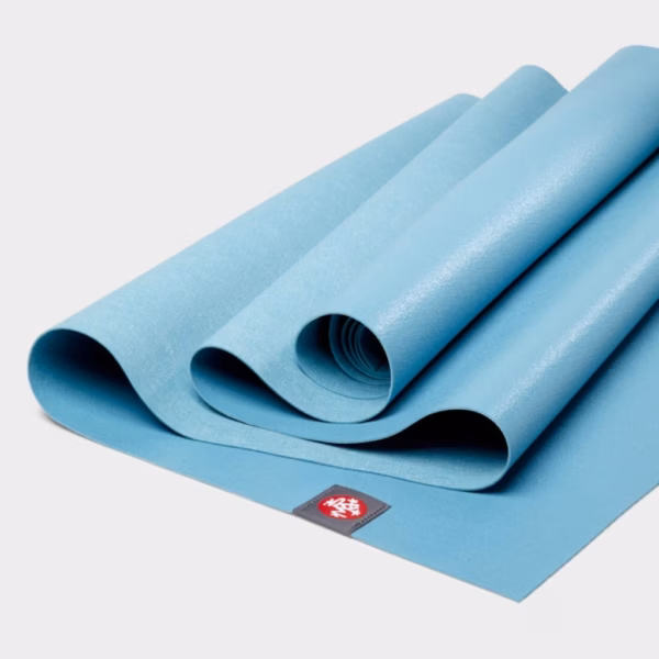 136011650-mats-ekosuperlite71-aqua_04-1300x1300-1-e1718638346119.jpg Коврик для йоги Manduka eKO SuperLite Travel Aqua 1,5 mm