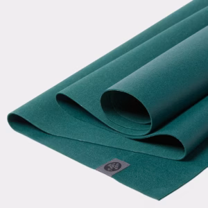 136011_eko-sl-71-cascade_04-1.webp Saltea Yoga Manduka eKO SuperLite Travel Cascade 1,5 mm