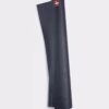 2132md-eko-superlite-71-136011030-mats-midnight_01.webp Коврик для йоги Manduka eKO SuperLite Travel Midnight 1,5 mm