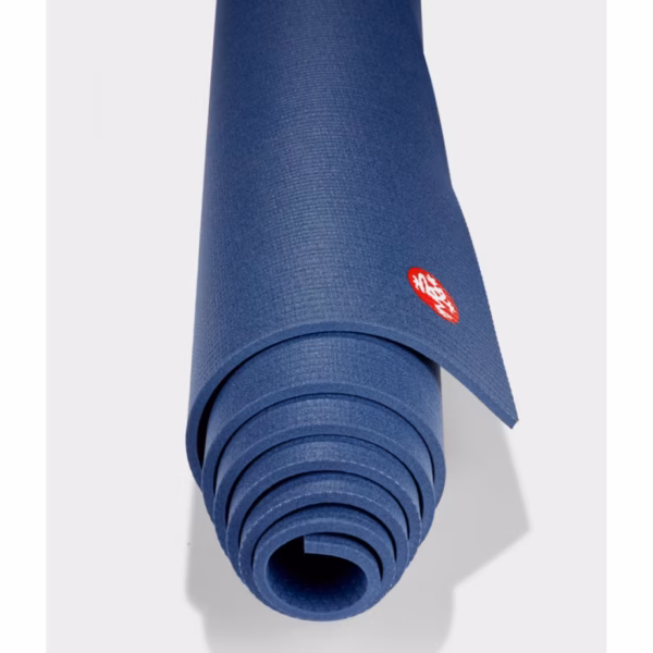 2132md-pro-71-111011p00-mats-odyssey_02-1300x1300-1.jpg Коврик для йоги Manduka PRO Odyssey 6mm