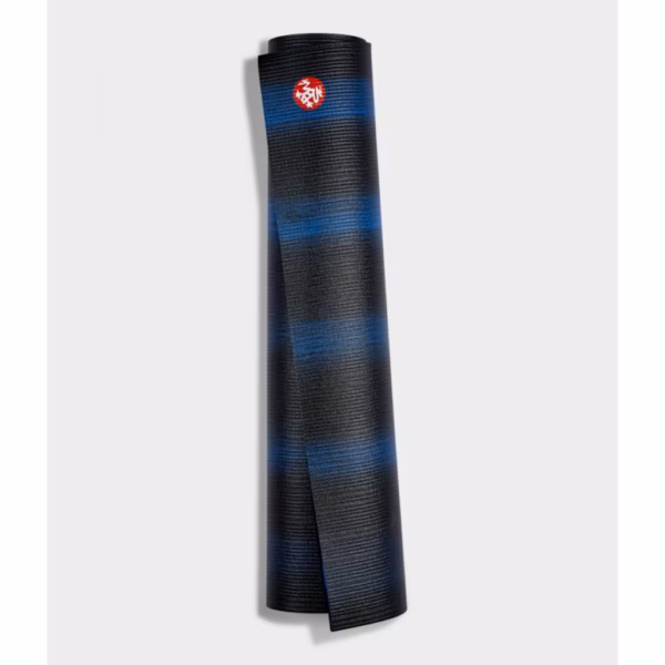 2132md-pro-71-111091365-mats-black-blue-cf_01-1300x1300-1.jpg Коврик для йоги Manduka PRO Black Blue 6mm