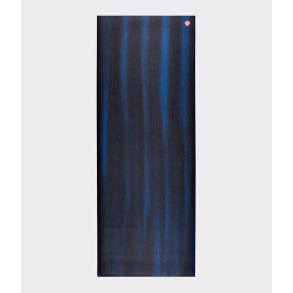 2132md-pro-71-111091365-mats-black-blue-cf_03-1300x1300-1.jpg Коврик для йоги Manduka PRO Black Blue 6mm
