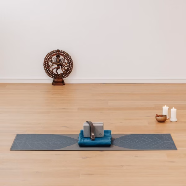 896bls_yoga_matte_leela_bodhi_leves_mood_2.jpeg Коврик для йоги Bodhi Leela Big Leaves
