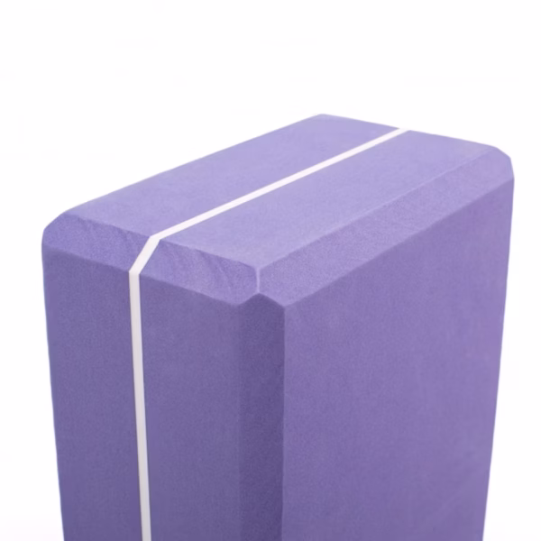 933xdl_yoga_yoga_blocks_asana_brick_xxl_lila_close_up.jpg.webp Блок для йоги Bodhi Asana Brick XL Purple