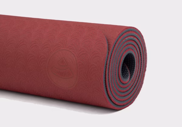 942ldr_lotus-pro-bodhi-red-anthracite-roll-min.jpg Коврик для йоги Bodhi Lotus Pro Dark Red/Anthracite