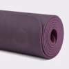 942lpa_lotus-pro_aubergine_halb_gerollt-roll-1.jpg Коврик для йоги Bodhi Lotus Pro Aubergine/Light Aubergine