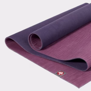 ekolite-133013080-mats-fw18-acai-03-min_2-1300x1300-1-e1718629220285.jpg Saltea Yoga Manduka eKO Acai Midnight 5 mm