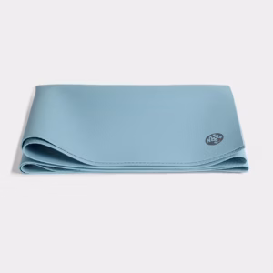 mats_protravel2_71-blue-lotus_05_f03f0795-a004-404b-9337-a7bb47062d12.webp Коврик Manduka PRO Travel Blue Lotus 2,5 mm