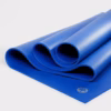 pro71-111011w50-mats-surf_1439-1300x1300-1-e1718606576639.jpg Коврик для йоги Manduka PRO Surf 6mm