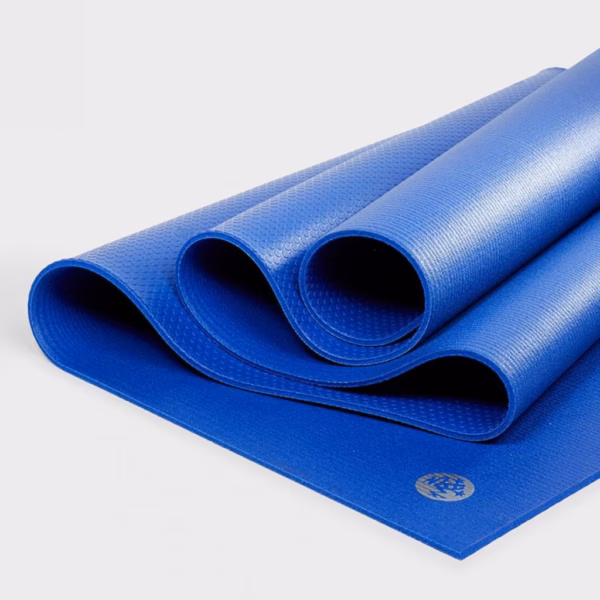 pro71-111011w50-mats-surf_1439-1300x1300-1-e1718606576639.jpg Коврик для йоги Manduka PRO Surf 6mm