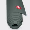 prolite-112011333-mats-ss20-sage-02.webp Коврик для йоги Manduka Black Sage (Green) 4,7 mm