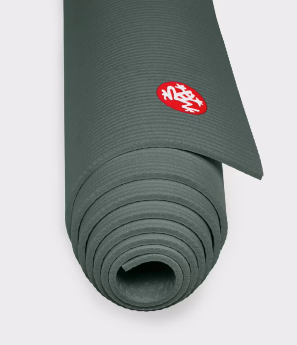 prolite-112011333-mats-ss20-sage-02.webp Коврик для йоги Manduka Black Sage (Green) 4,7 mm