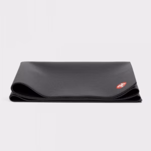 protravel-new-mats-black-02-1300x1300-1-e1718618692836.jpg Saltea Yoga Manduka PRO Travel Black 2,5 mm