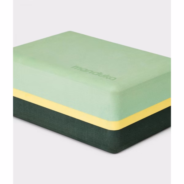 recycled-foam-block-451012343-props-ss20-green-ash-03-1300x1300-1.jpg Блок для йоги Manduka R Foam Green Ash